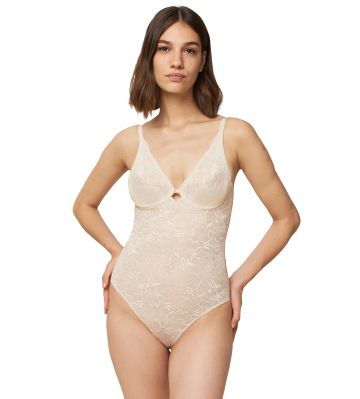 Боди Триумф Amourette Charm BS бежово
