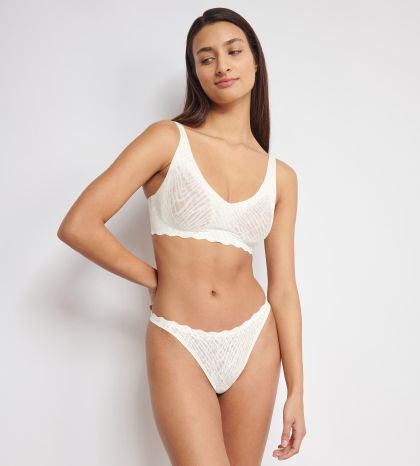 Сутиен Слоги без банел с оформена чашка Sloggi Zero Feel Bliss Soft Bra копринено бял