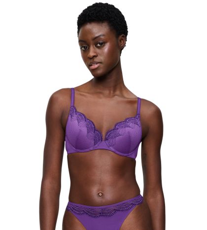 Сутиен Триумф с банел и оформена чашка с Push Up ефект Comfort Glam WHU лилав