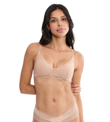 Сутиен Триумф без банел с оформящ и повдигащ ефект Breathe & Lift Smart PU бежев