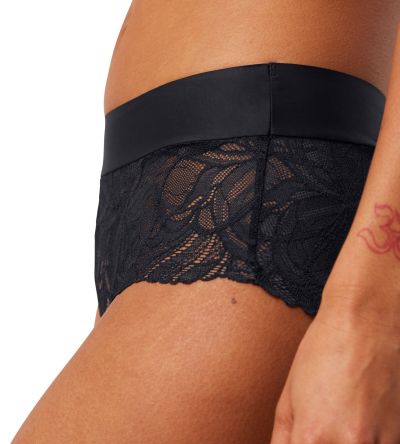 Бикини Триумф тип хипстер Body Make up Illusion Lace Shorty черни