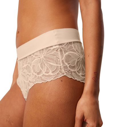 Бикини Триумф тип хипстер Body Make up Illusion Lace Shorty бежови