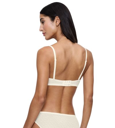 Сутиен Триумф с банел и оформени чашки с откачащи се презрамки Signature Sheer WDP цвят екрю