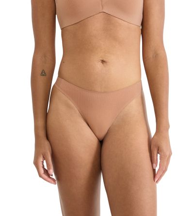 Бикини Слоги тип прашка Sloggi Zero Feel Pure String копринено бежови