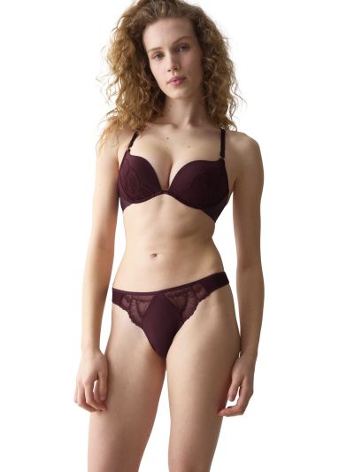 Бикини Триумф тип Прашка Love in Lace String бордо