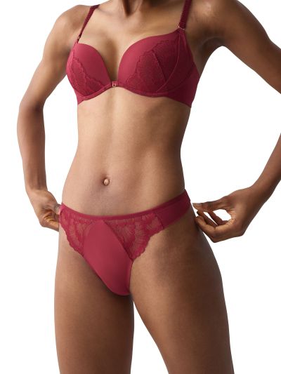 Бикини Триумф тип Прашка Love in Lace String червени