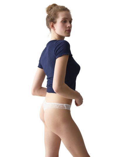 Бикини Триумф тип Прашка Pretty Modal String копринено бели