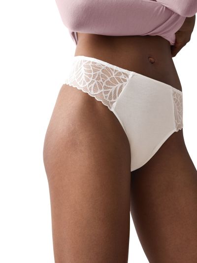 Бикини Триумф Класическа кройка Pretty Modal Tai  копринено бели