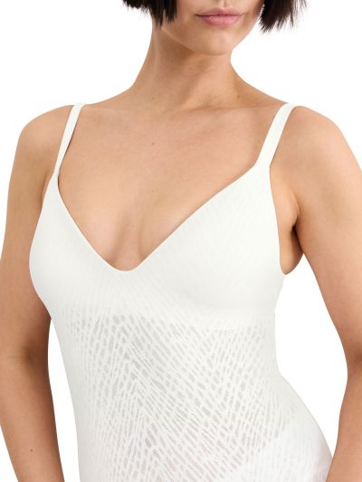 Сутиен Слоги тип потник без балел с оформена чашка с Push Up ефект Zero Feel Bliss The Up Push Up Shirt копринено бял