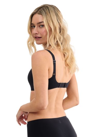 Сутиен Слоги без банел с оформена чашка с повдигащ Push Up ефект Zero Feel Pure THE UP Tshirt Bra черен 